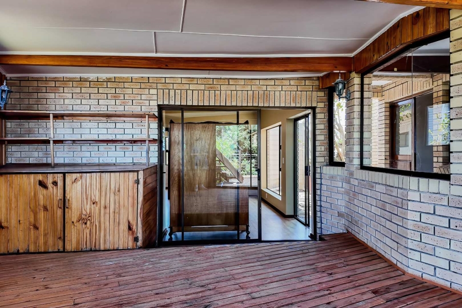 To Let 5 Bedroom Property for Rent in Hersham Western Cape